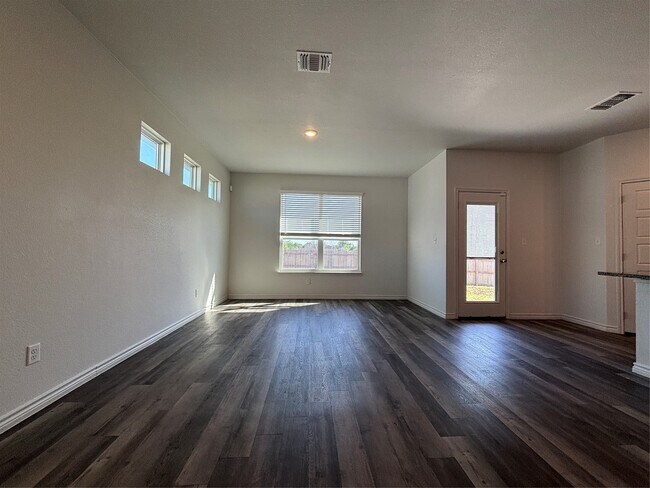 Building Photo - 613 Old Glory Rd