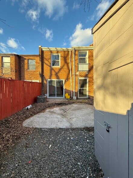 Building Photo - 238 Stevenson Sq