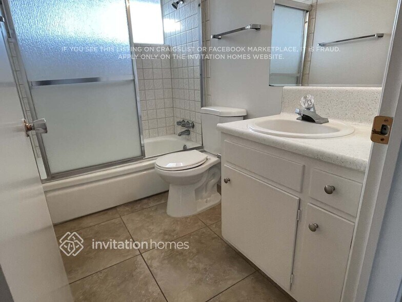 Building Photo - 7000 Carriage Dr