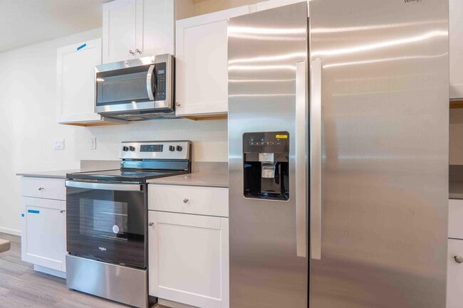 Building Photo - 3727 CELESTA VISTA Ave