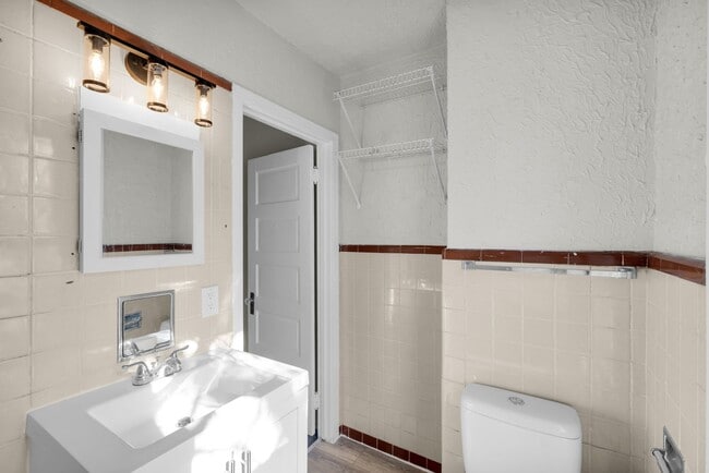 Building Photo - 1542 Warren St