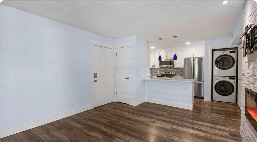 Building Photo - 1206 E Waterside Cv