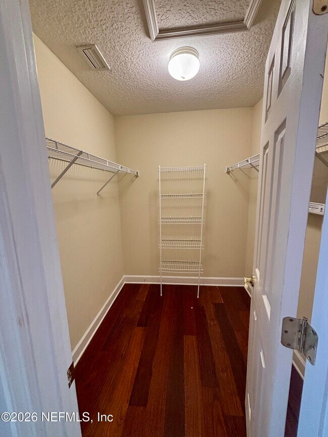 Building Photo - 11827 Crusselle Dr
