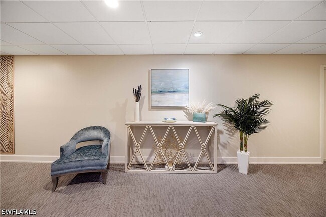 Building Photo - 555 Park Shore Dr