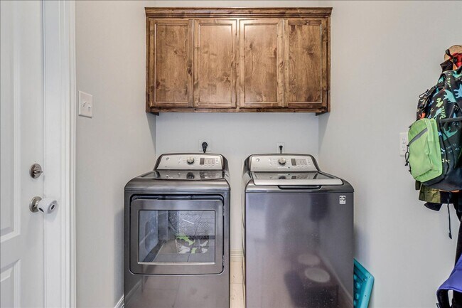 Building Photo - 7618 Quartz Dr