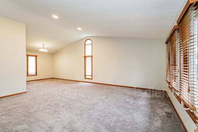 Building Photo - 712 Daffon Dr