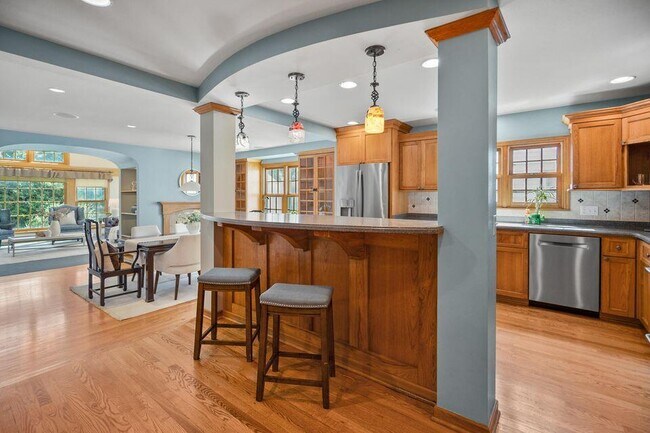 Building Photo - 5160 N Kent Ave