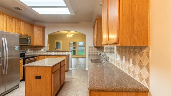 Building Photo - 143 S Queenscliff Cir