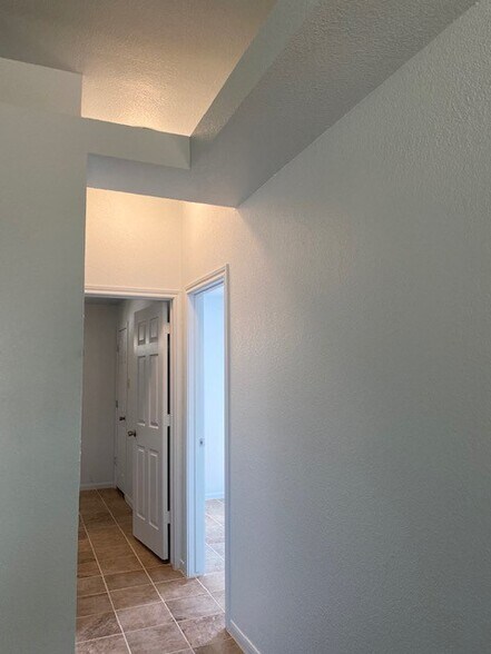 Building Photo - 305 Bronc Dr