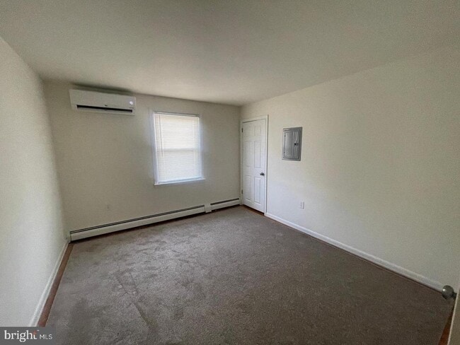 Building Photo - 233 Roesch Ave