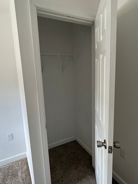 Building Photo - 441 New Dorwart St
