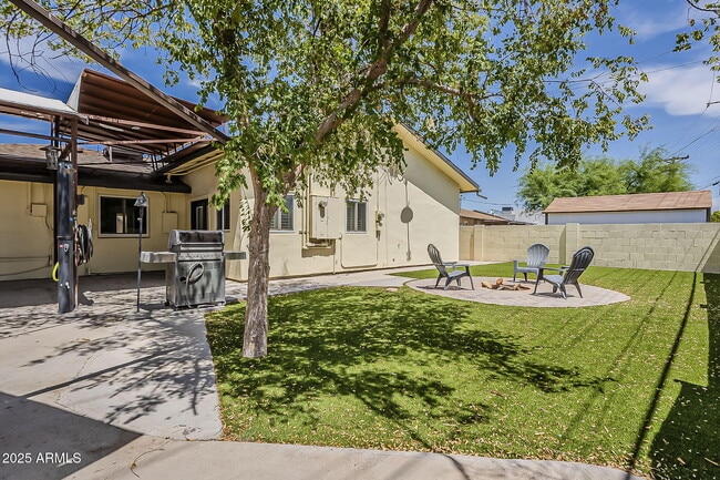 Building Photo - 8215 E Cypress St