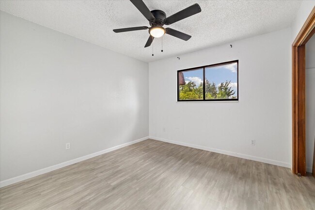 Building Photo - Bright & Updated 2 Bed Rental – Move-In Re...