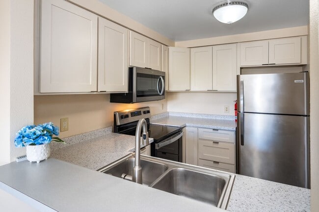Building Photo - 2-bedroom, 2-bathroom Condo at Kihei Shores!