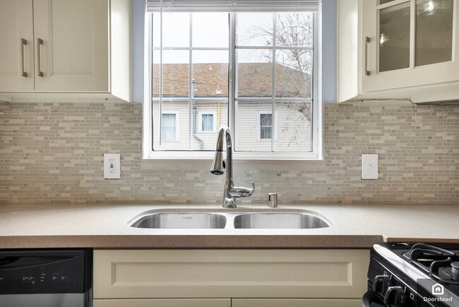 Building Photo - 1035 63rd St