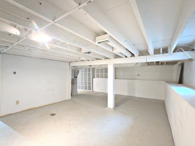 Building Photo - 4631 SE Clinton St