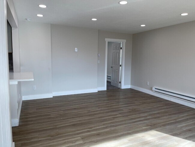 Building Photo - 2260 S 10th St W