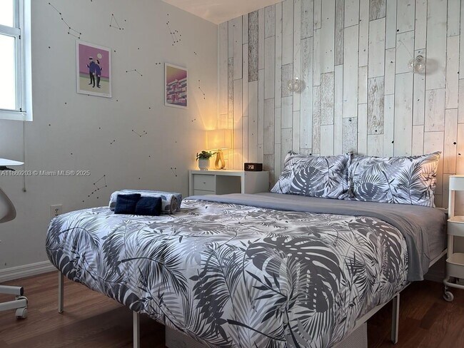 Building Photo - 5880 Collins Ave