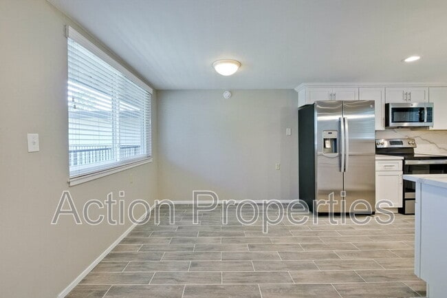 Building Photo - 14225 Lora Dr