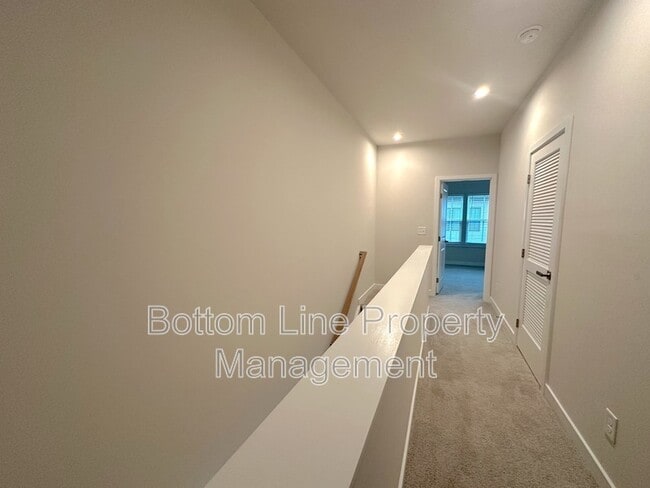 Building Photo - 460 Spearfield Ln