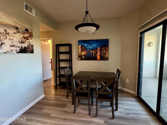 Building Photo - 2550 E River Rd