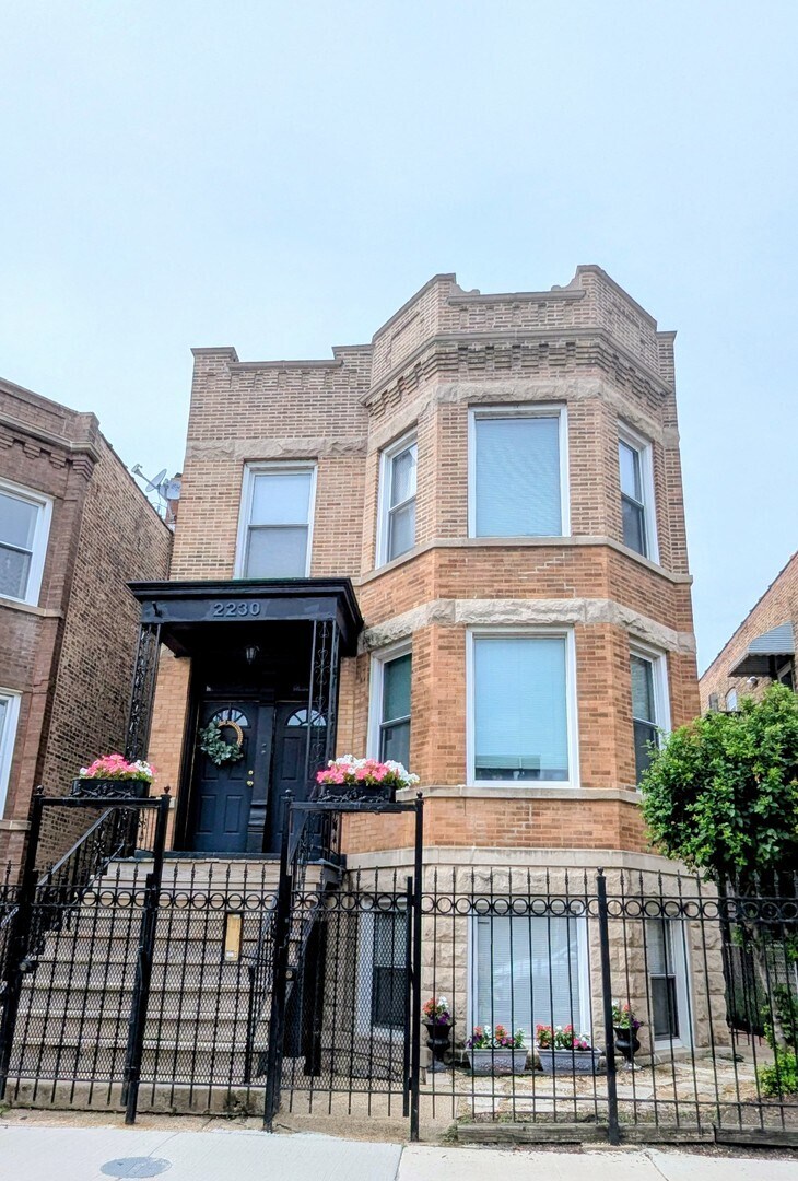 Building Photo - 2230 W Augusta Blvd