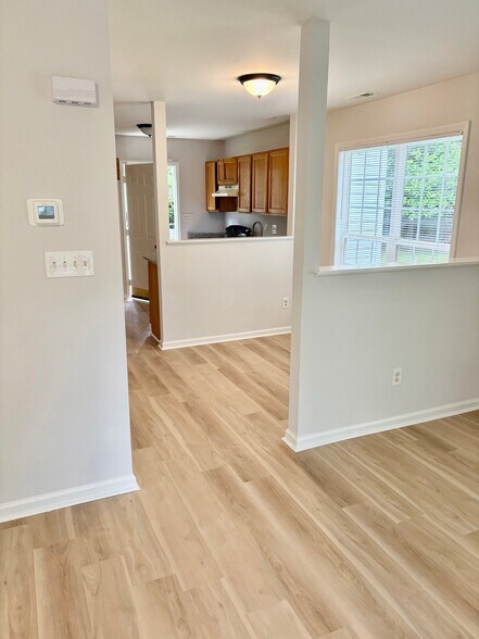 Building Photo - 10 Kilburn Ln