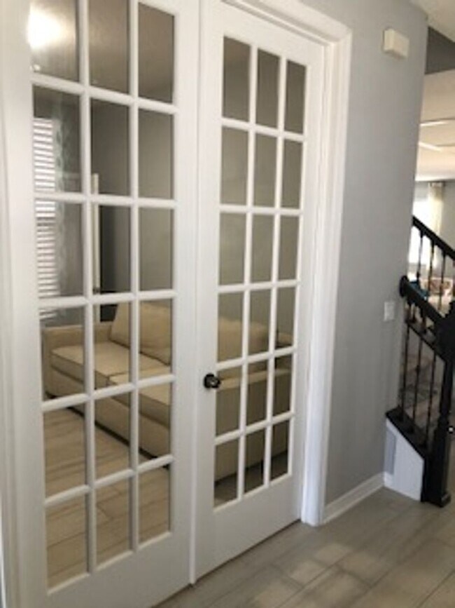 Building Photo - PRATICALLY BRAND NEW HOME IN GATED COMMUNITY!