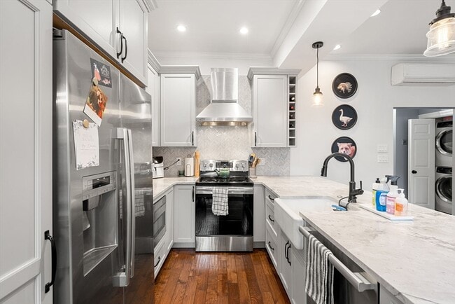 Building Photo - 461 Beacon St