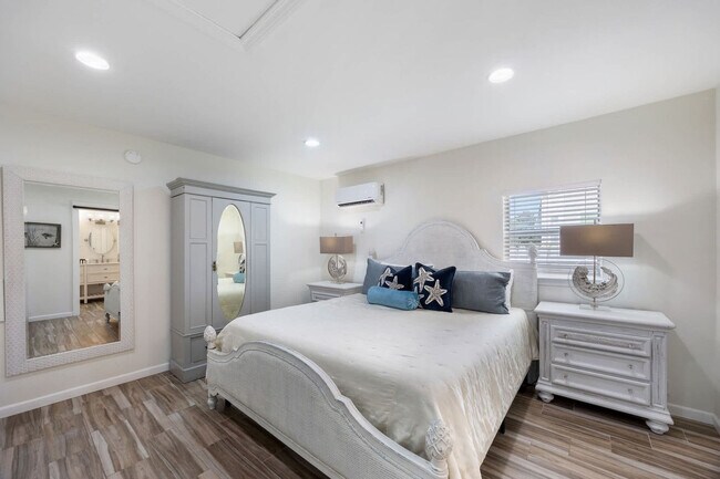 Building Photo - 4496 Luke Ave