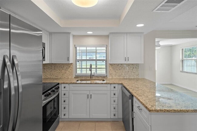 Building Photo - 9740 Lamantin Dr