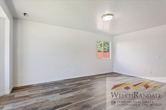 Building Photo - Beautiful 3 Bed 1.5 Bath Townhome in Ogden