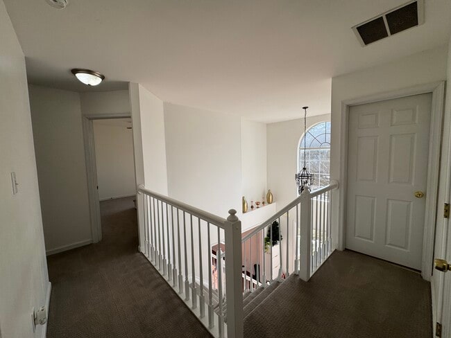 Building Photo - 4233 Rosewood Ct