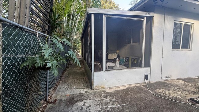 Building Photo - 560 NE 67th St