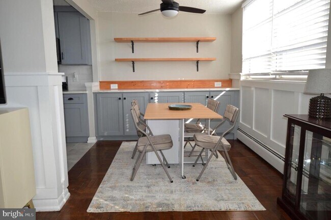 Building Photo - 1030 E Lancaster Ave