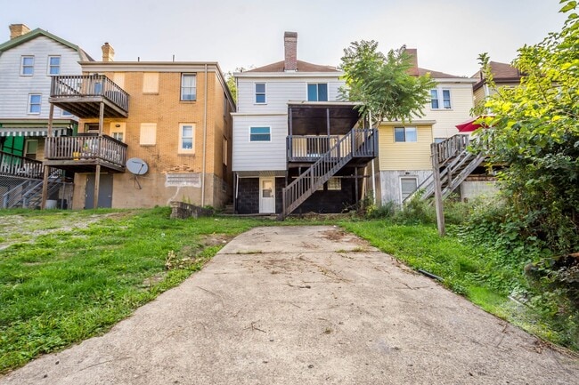 Building Photo - Stunning 5 bedroom home in Mt. Washington available June 1!