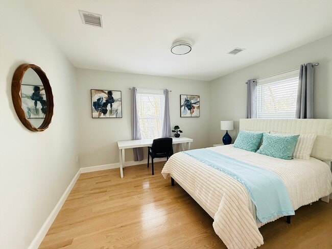 Building Photo - 4 Baldwin St