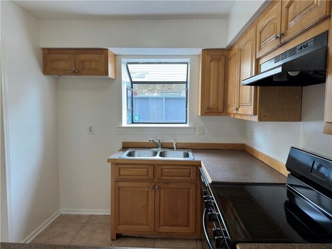 Building Photo - 59 Carriage Lane #C C