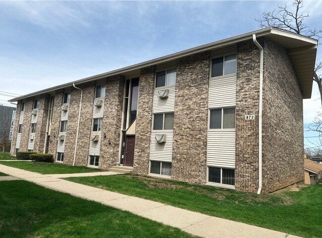 Building Photo - 880 N Milwaukee Ave