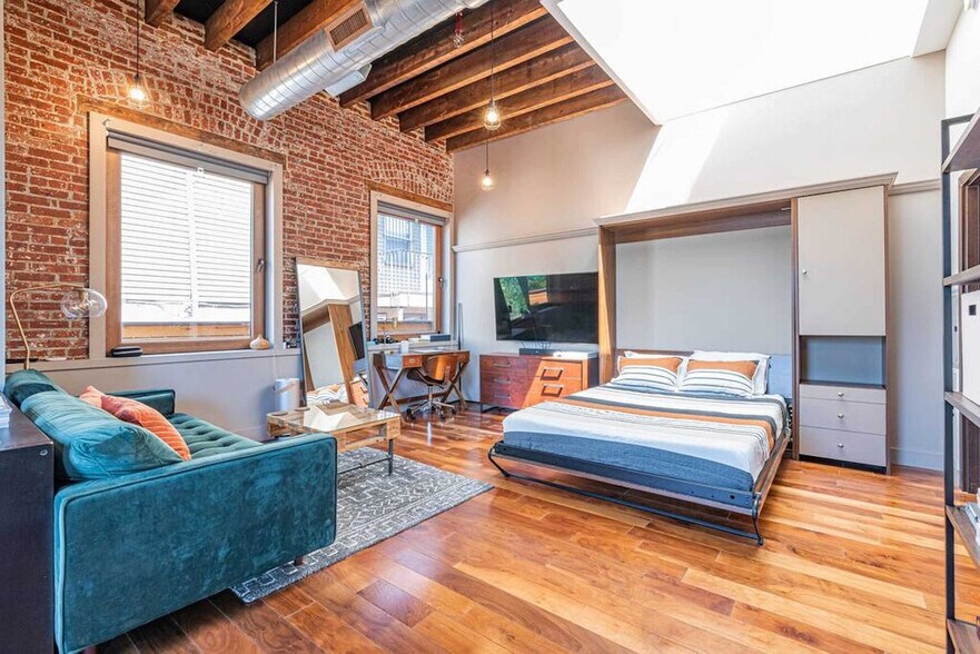 Building Photo - 621 14th St