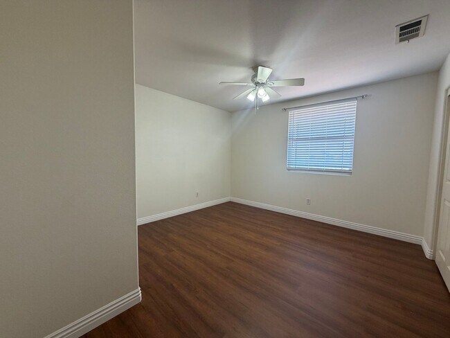 Building Photo - 1683 Falcon Peak St