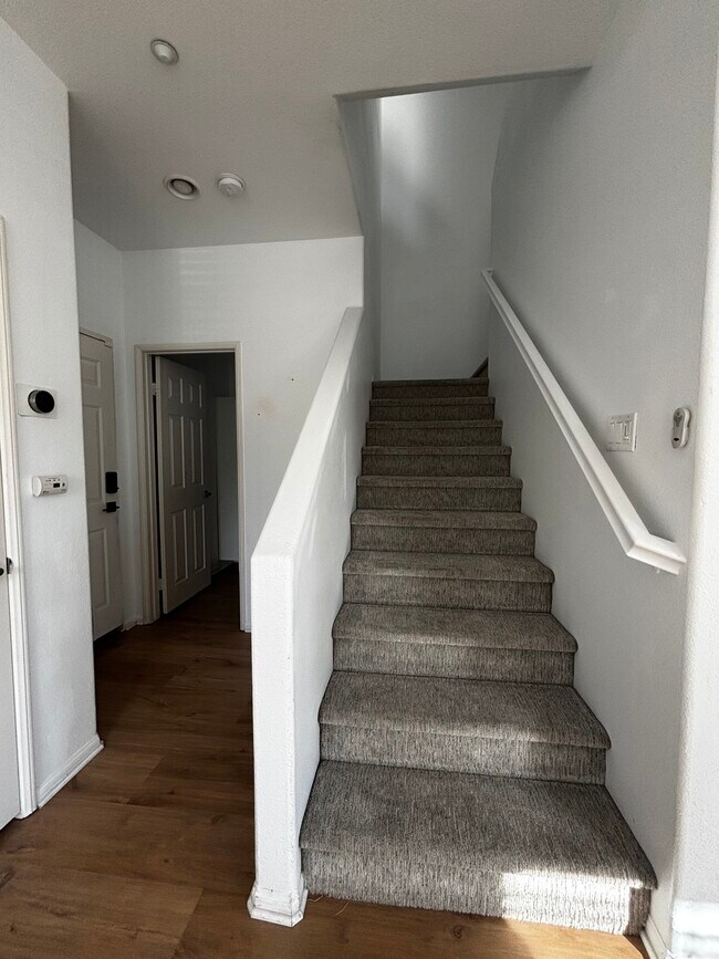 Building Photo - 2727 Bellezza Dr