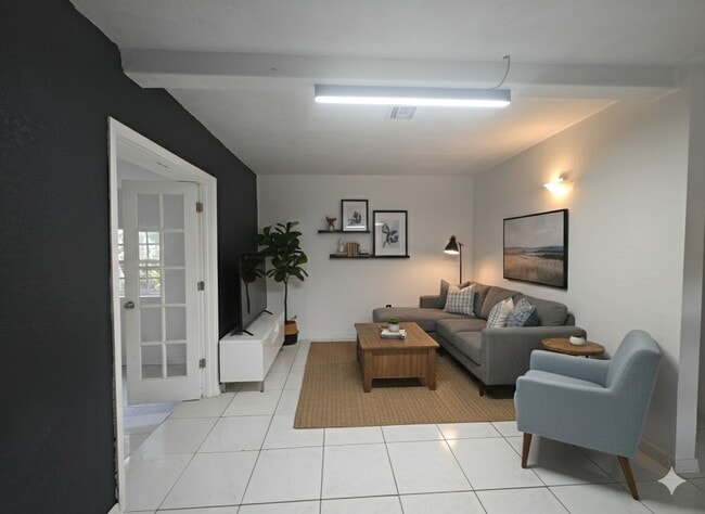 Building Photo - 76 NE 170th St