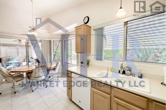 Building Photo - 2Bed/2Bath Home in 55+ Community in Peoria...