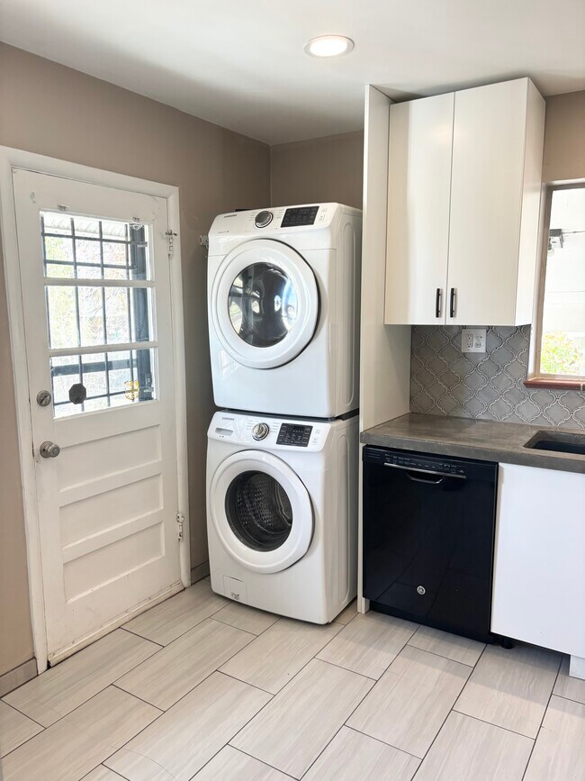 Building Photo - 316 S Dale Ct