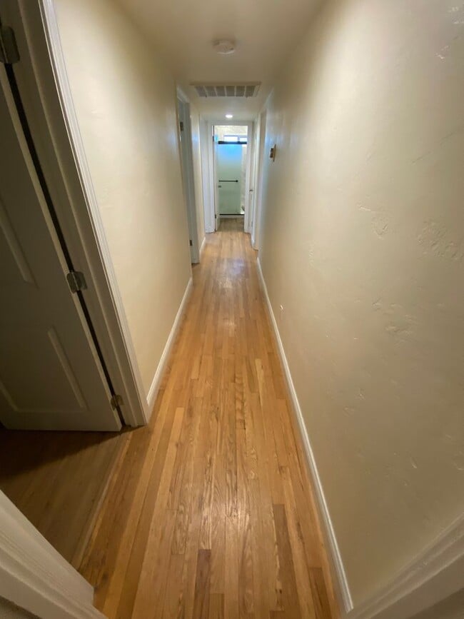 Building Photo - Beautiful Home for rent in Tulare, Ca