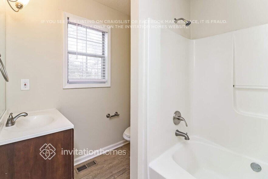 Building Photo - 1718 Independence Dr