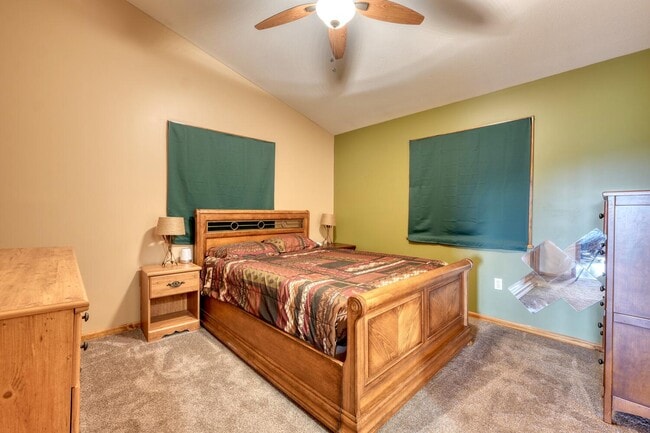 Building Photo - 586 Sun Valley Dr