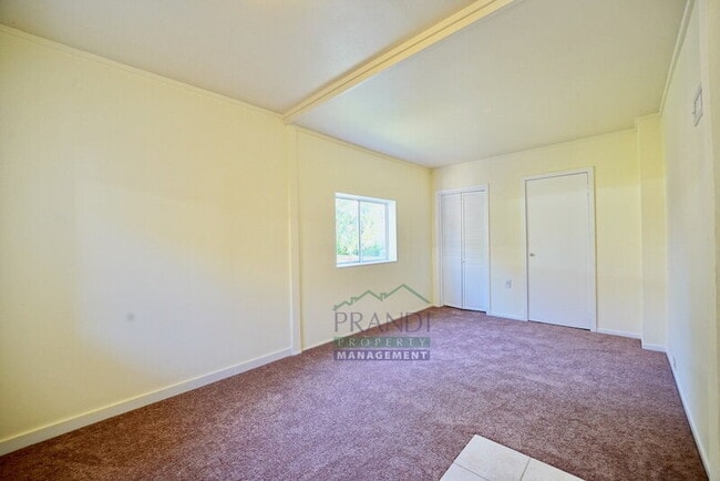 Building Photo - 254 Kent Ave