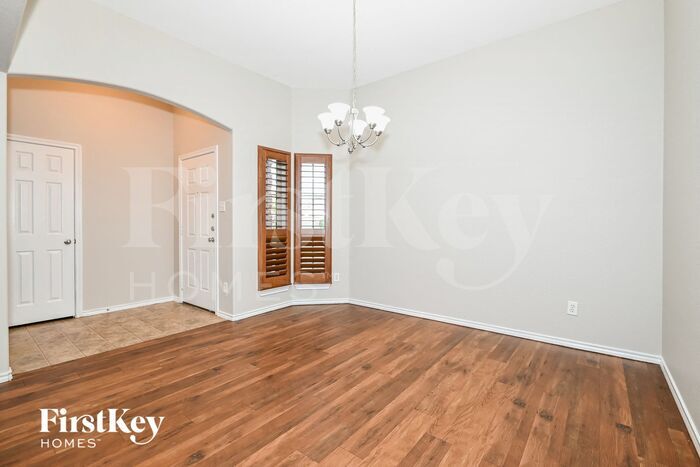 Building Photo - 204 Troy Ln